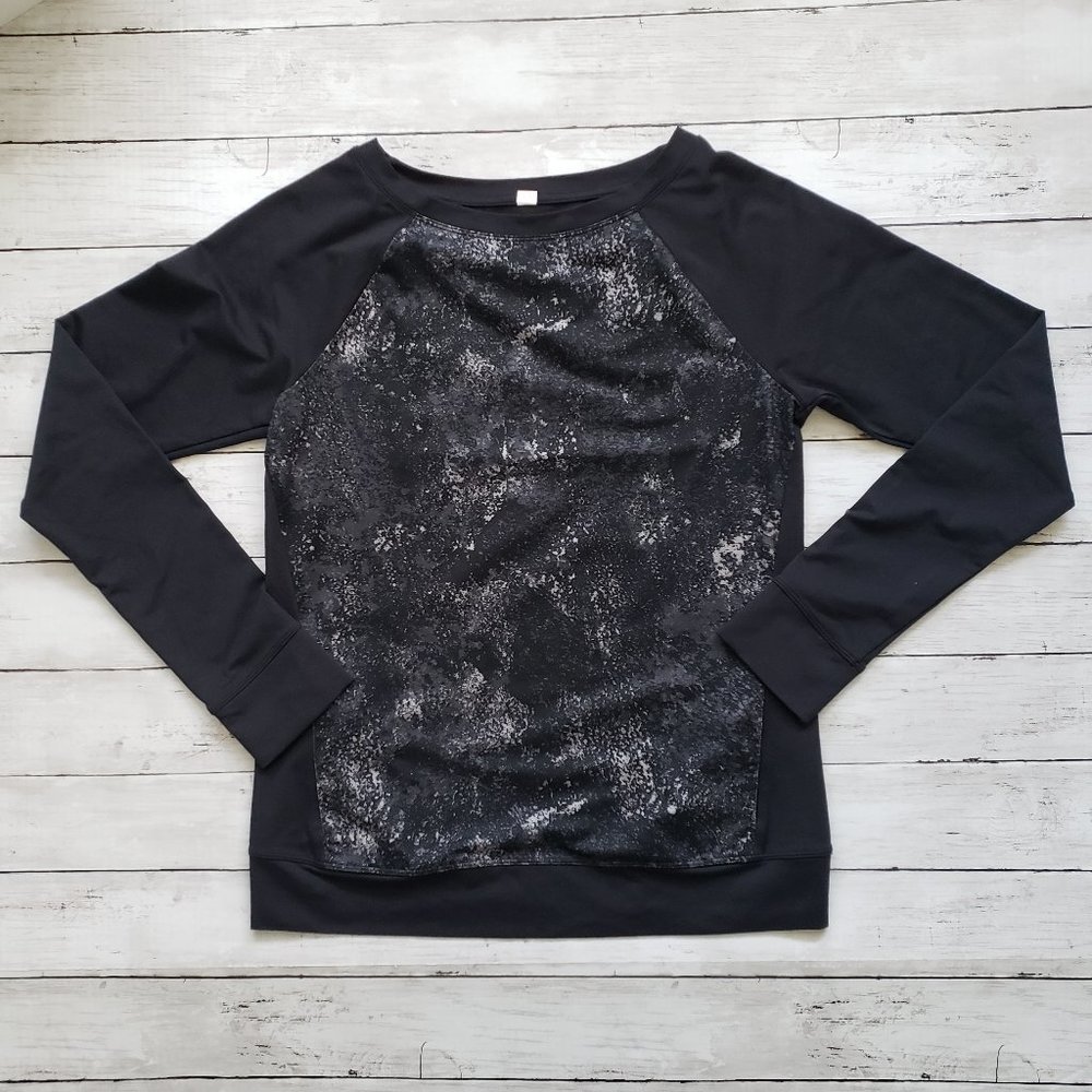 UA UNDER ARMOUR Take-A-Chance Printed Black Crew Long Sleeve Top Size MEDIUM